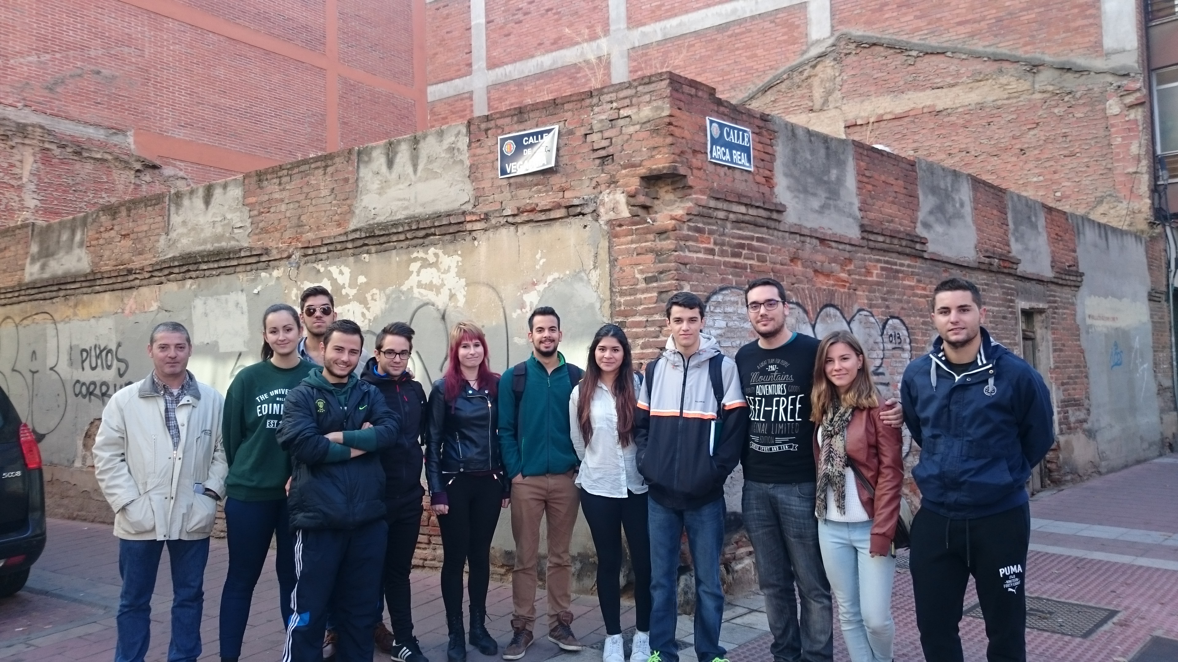 Alumnos de Análisis Urbano del Grado en Geografía y Ordenación del Territorio analizan problemas del patrimonio inmobiliario residencial en el barrio de Las Delicias de Valladolid.